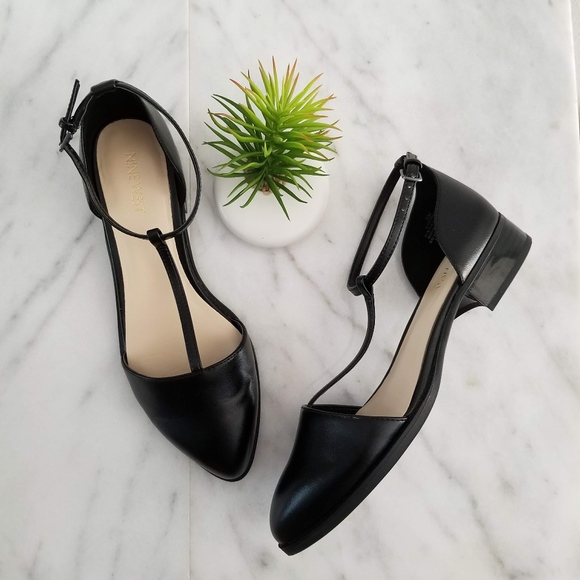 nine west t strap flats